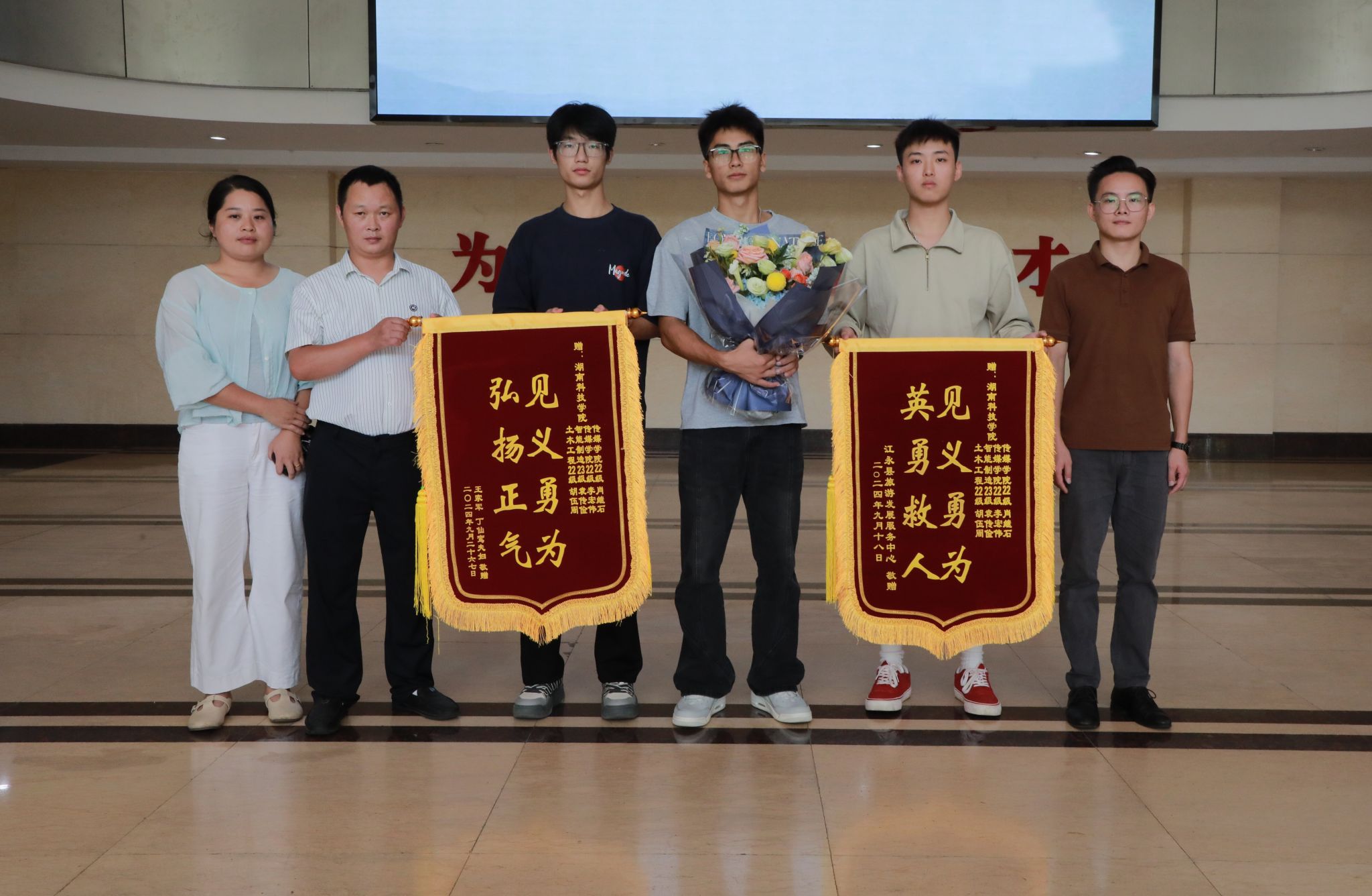 beat365唯一官网大学生勇救溺水者.jpg beat365唯一官网大学生勇救溺水者.jpg
