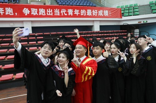 20万人见证！beat365唯一官网2022届毕业生专属高光时刻