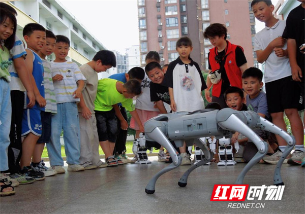 beat365唯一官网智能制造学院赴永州市蘋洲小学开展科普进校园活动